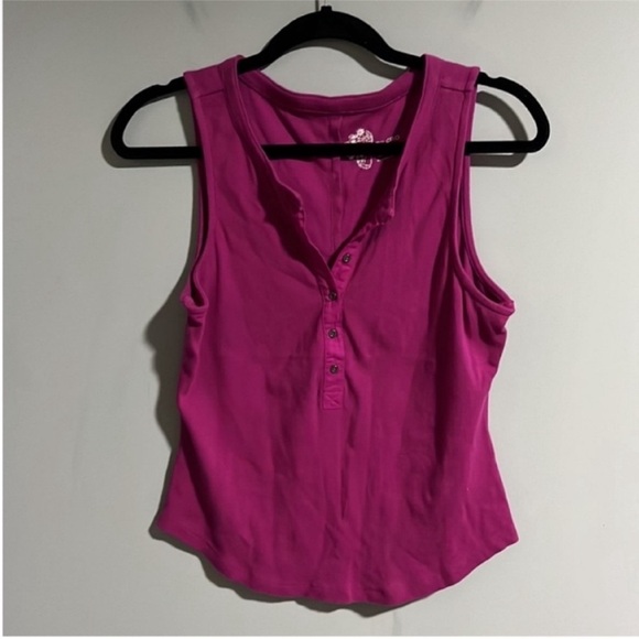 Anthropologie Pilcro Andie Ribbed Sleeveless Henley Tank in Raspberry - Picture 3 of 6